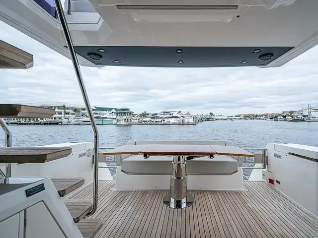 Ferretti Yachts 500