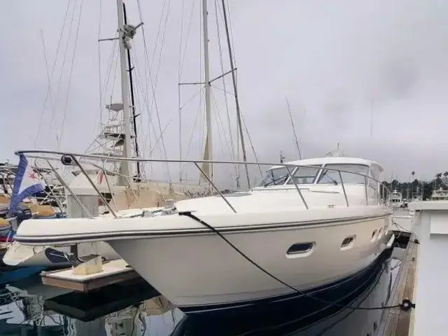 Tiara 52