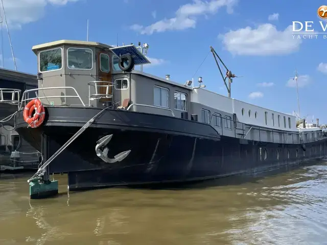 Houseboat Waterloft Luxemotor