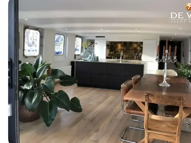 Houseboat Waterloft Luxemotor