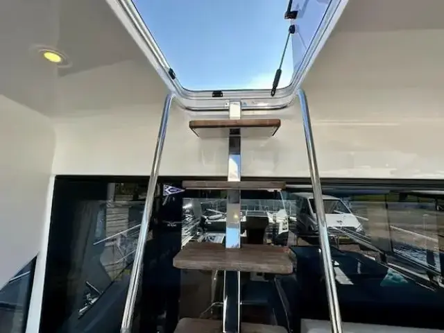 Bavaria E40 Flybridge