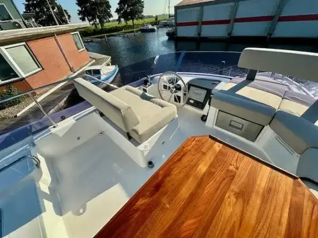 Bavaria E40 Flybridge