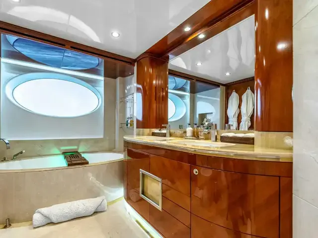 Gulf Craft Majesty 125