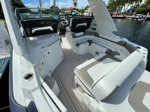 Monterey 335 Sport Yacht