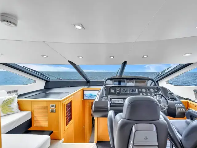 Sunseeker 80 Flybrige