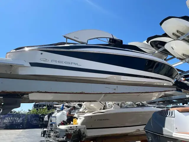 Regal 2500 Bowrider