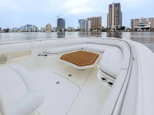 Boston Whaler 320 Outrage