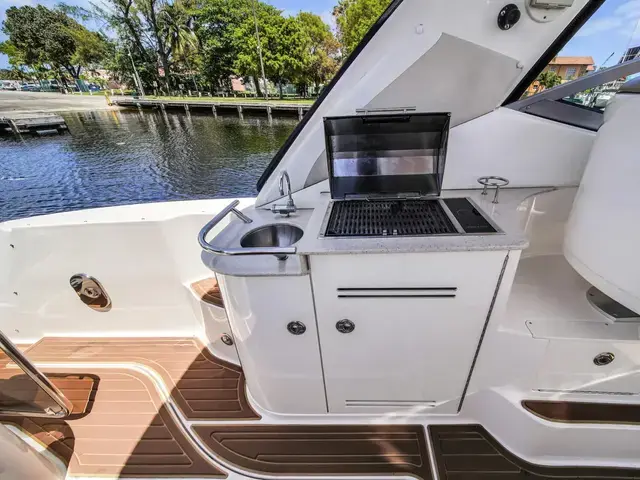 Sea Ray 330 Sundancer