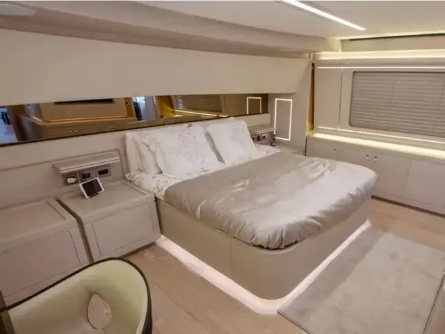 Custom Line Navetta 28