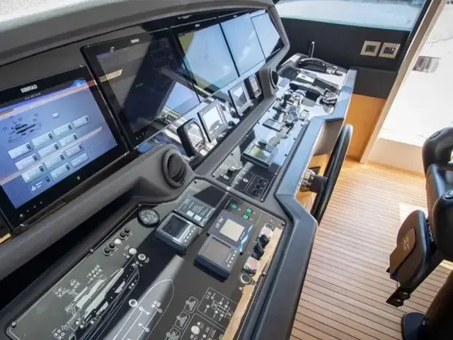 Custom Line Navetta 28