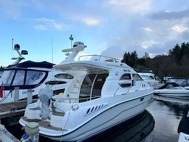 Sealine F33