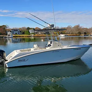 2005 Boston Whaler 240 Outrage