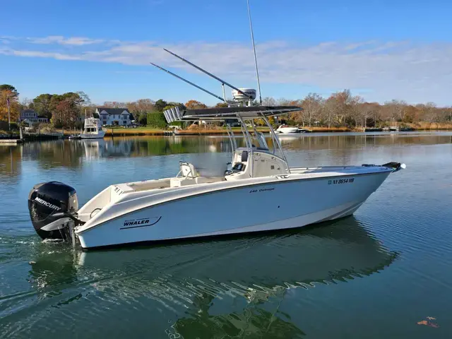 Boston Whaler 240 Outrage