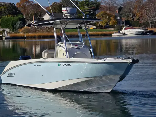 Boston Whaler 240 Outrage