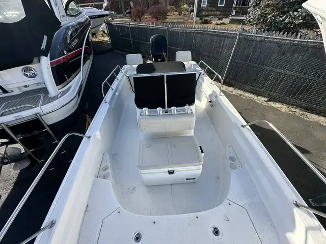 Boston Whaler 170 Montauk