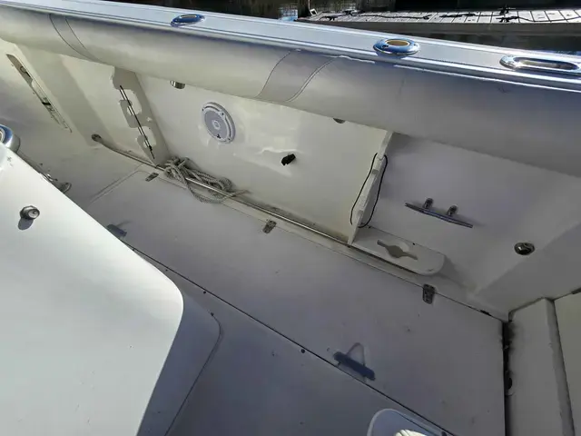 Boston Whaler 240 Outrage