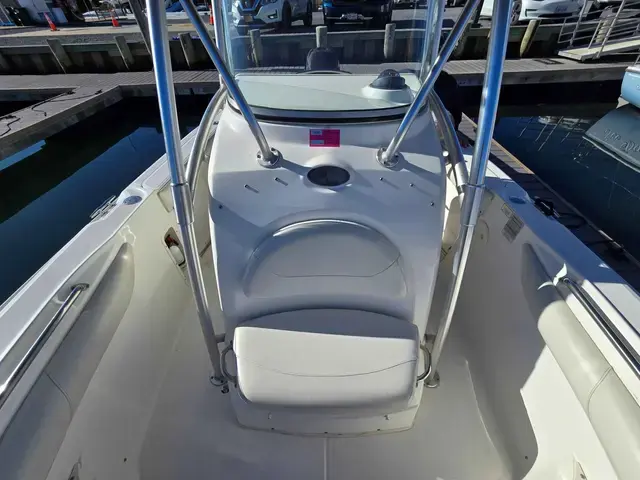 Boston Whaler 240 Outrage