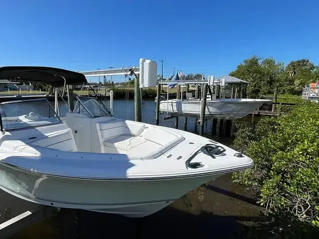 Sea Hunt Escape 235 SE