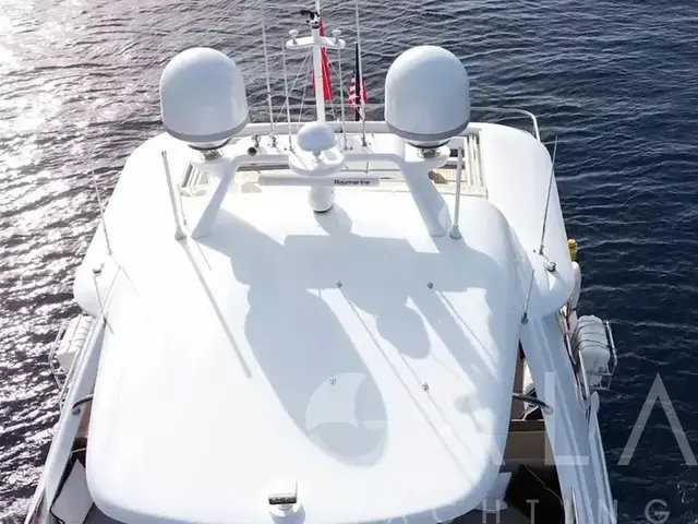 Benetti Delfino 93