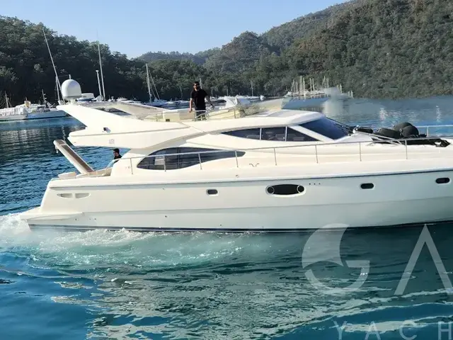 Ferretti Yachts 590