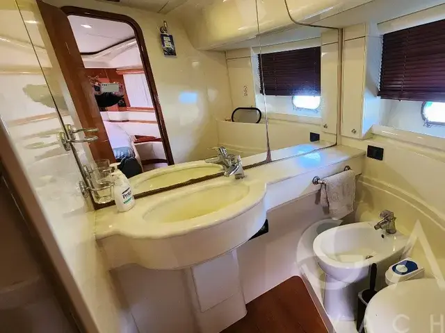 Ferretti Yachts 590