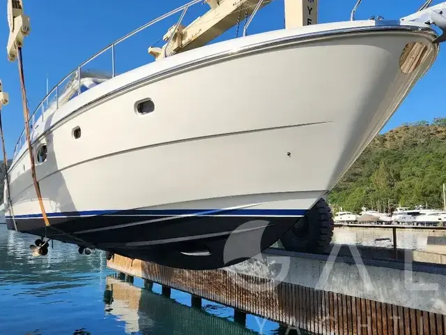 Ferretti Yachts 590