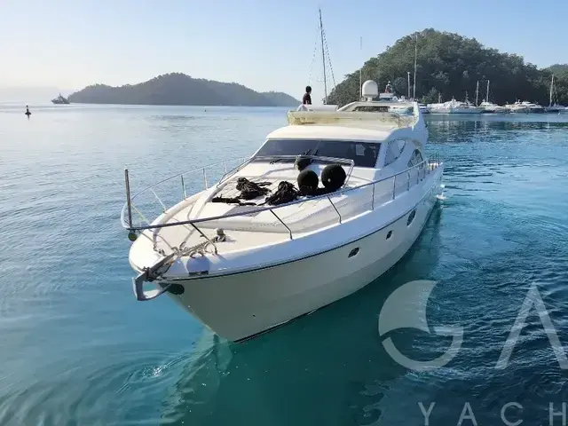 Ferretti Yachts 590