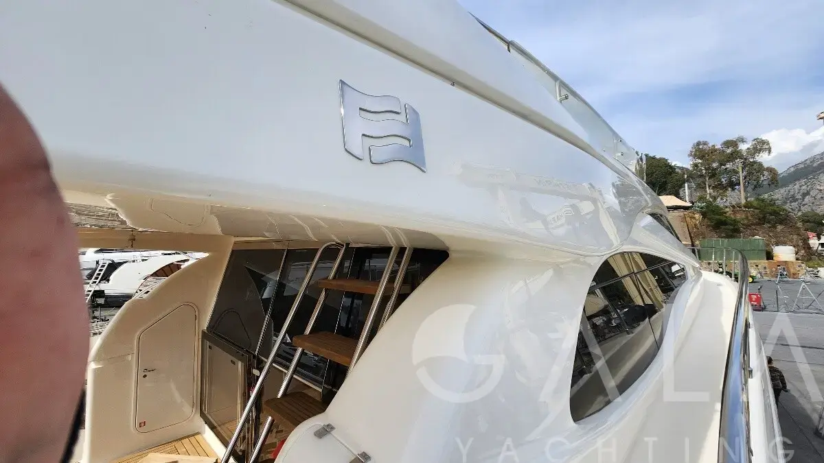 2003 Ferretti 590