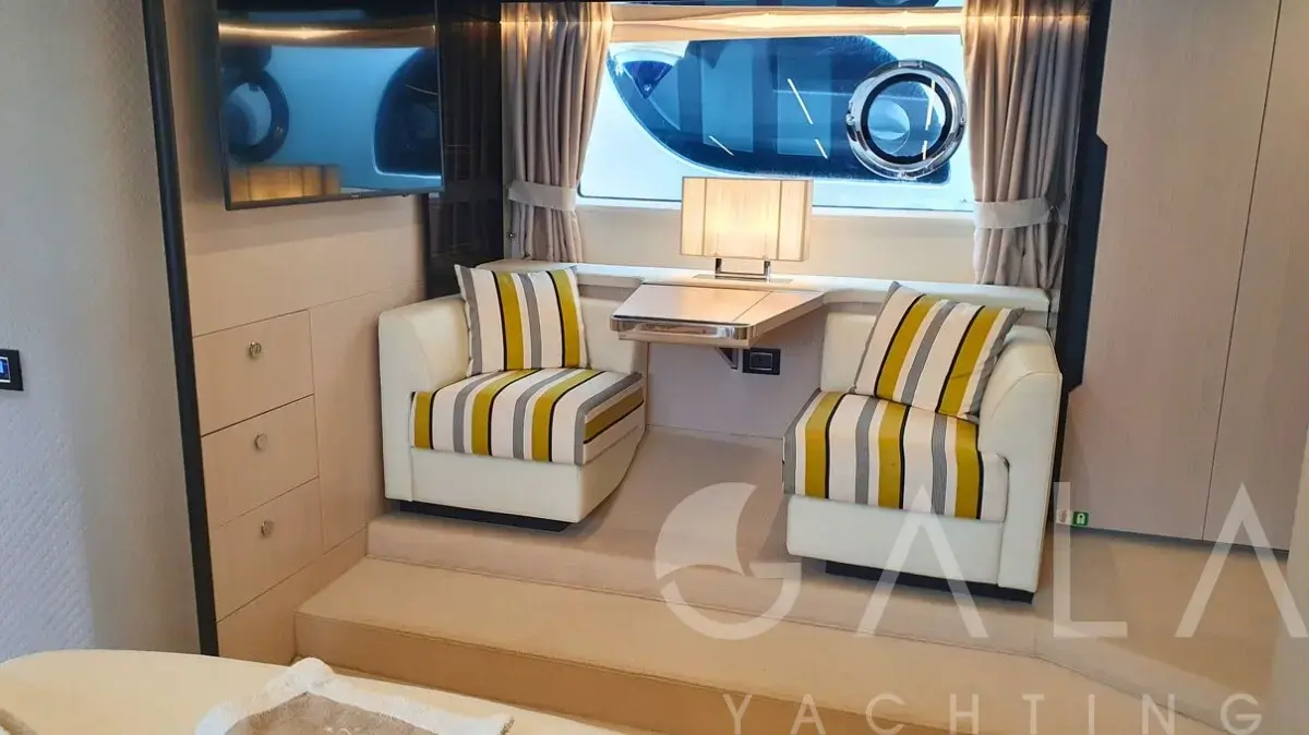 2017 Azimut 66 flybridge