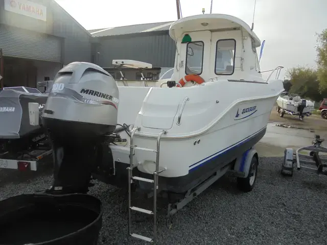 Quicksilver 640 Pilot House