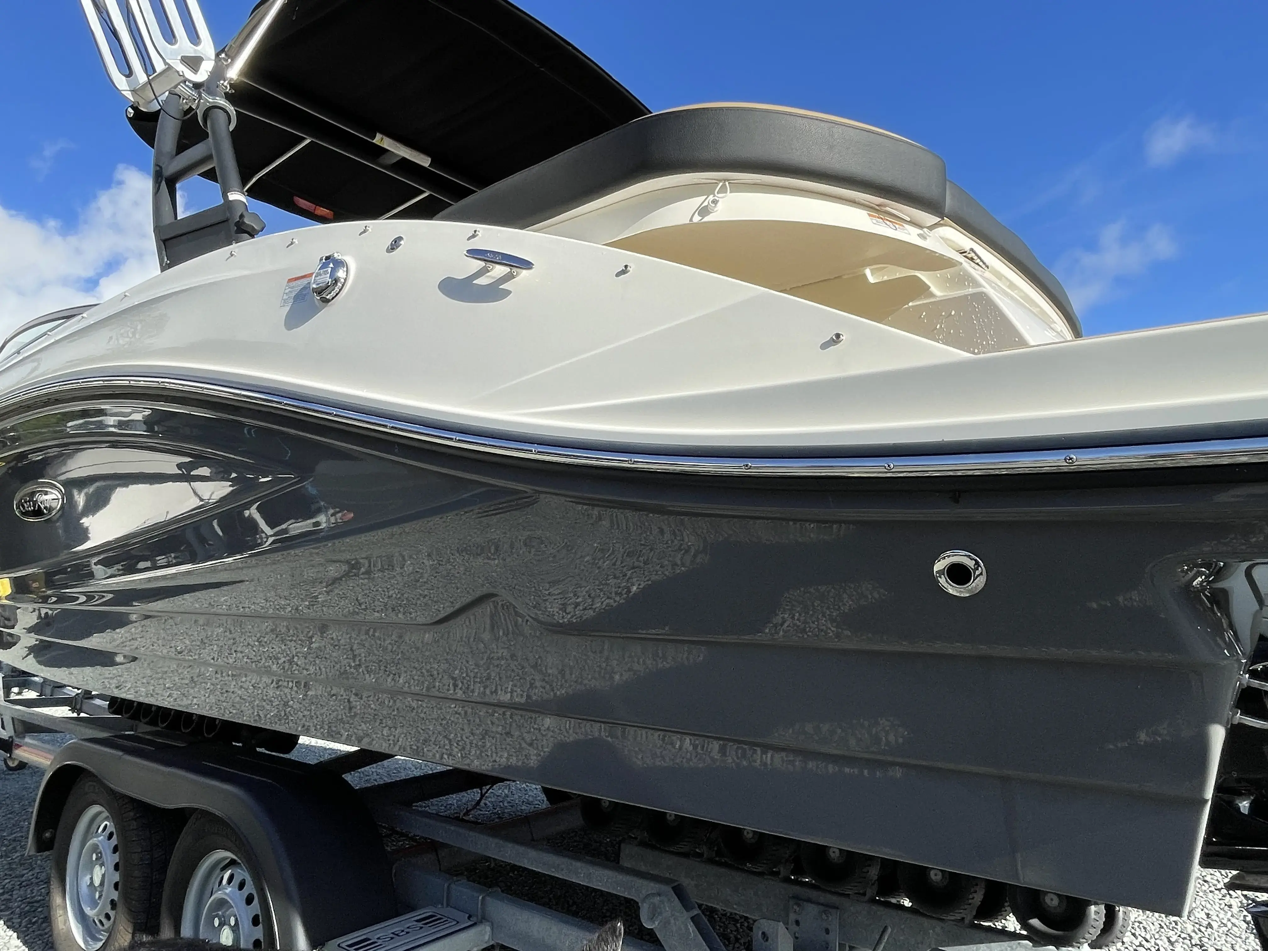 2022 Sea Ray 230 spxe