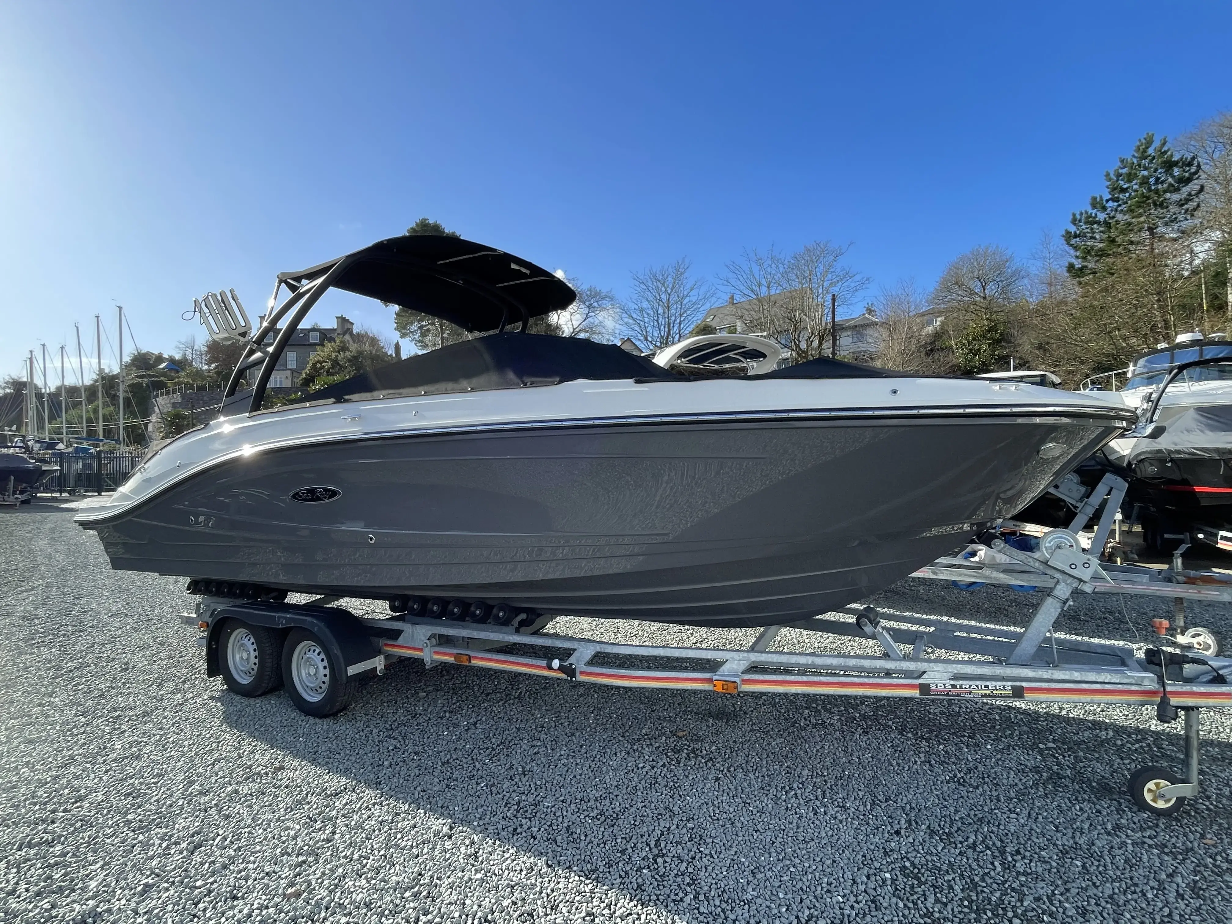 2022 Sea Ray 230 spxe