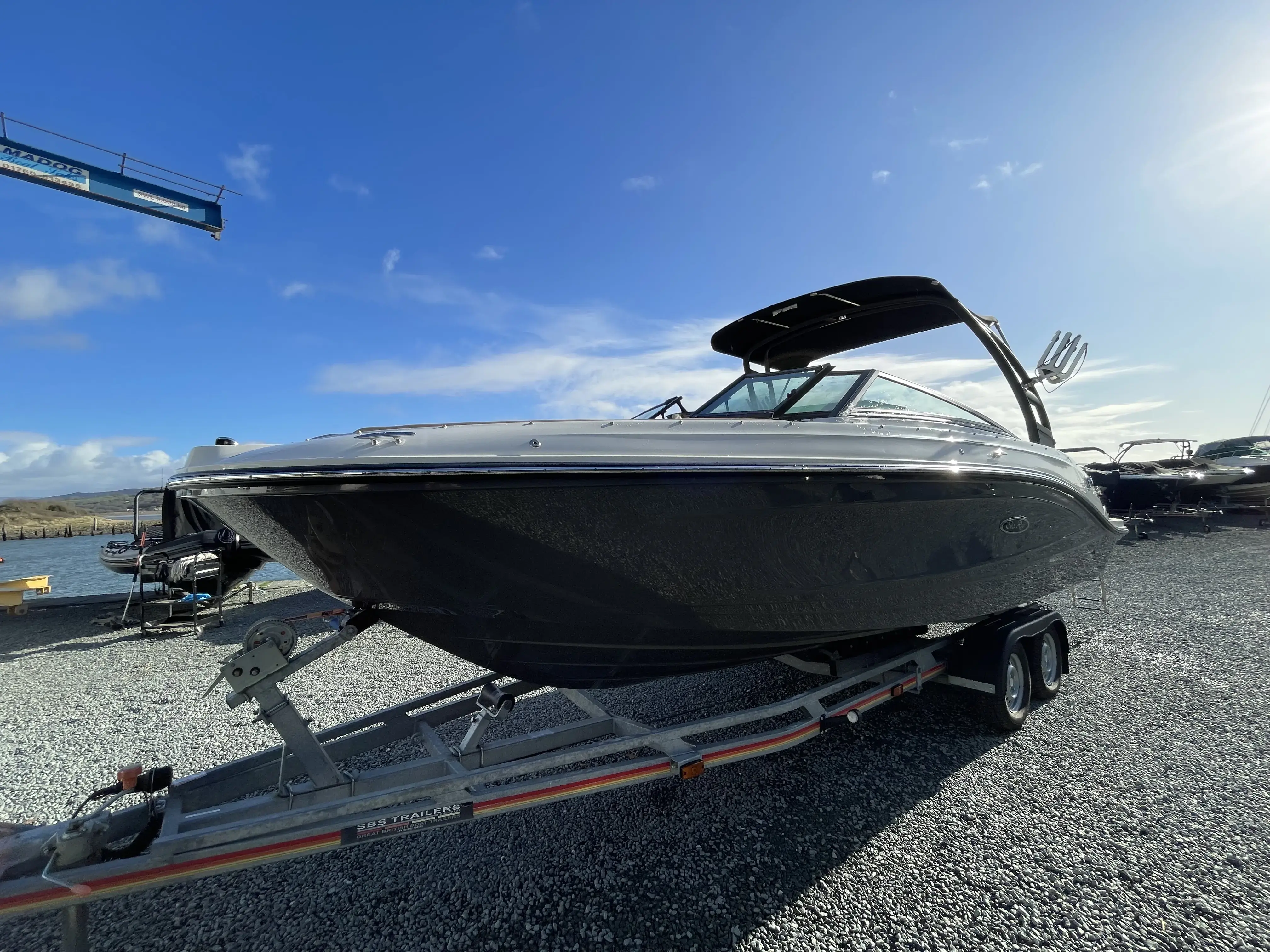 2022 Sea Ray 230 spxe