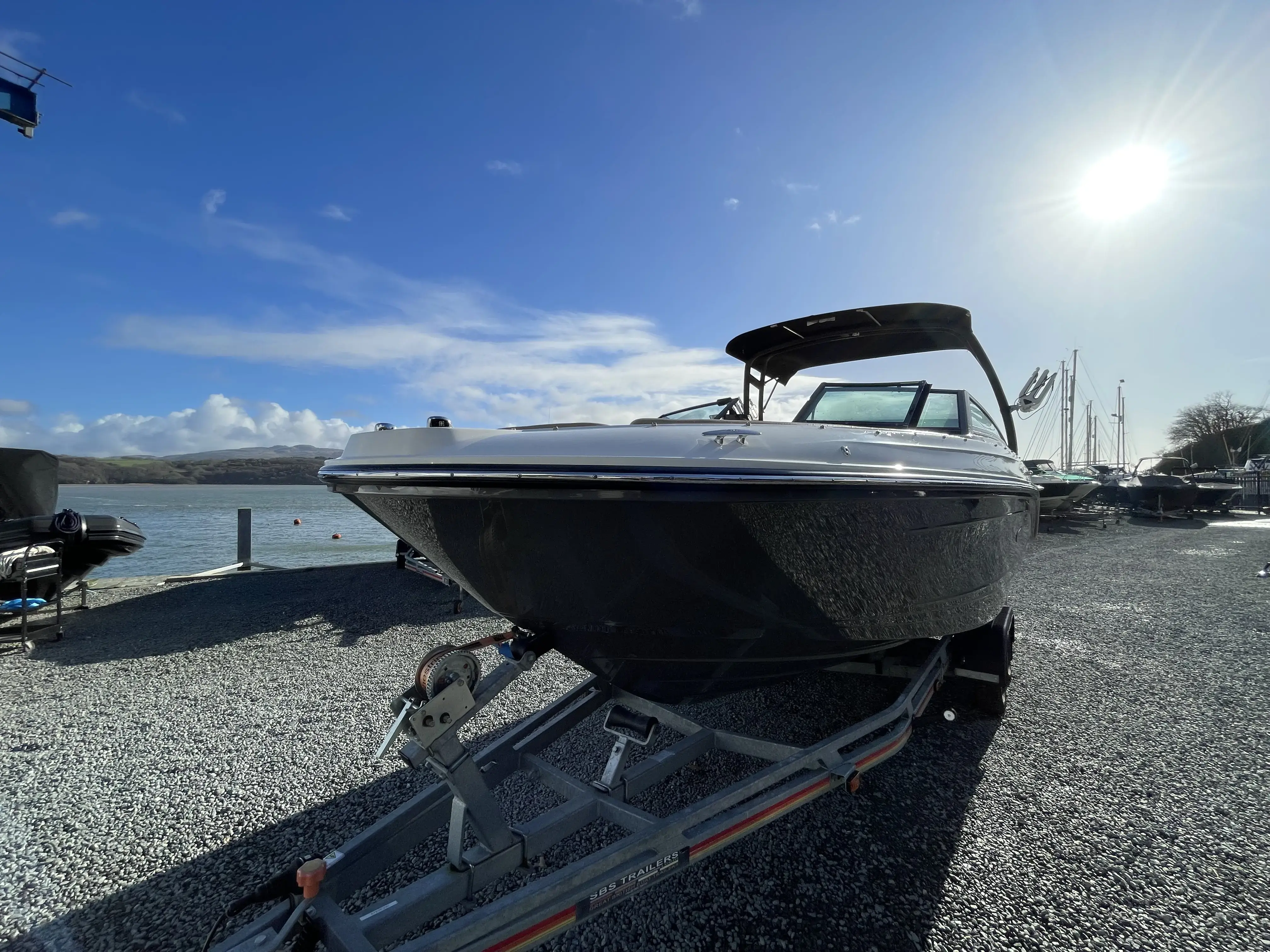 2022 Sea Ray 230 spxe