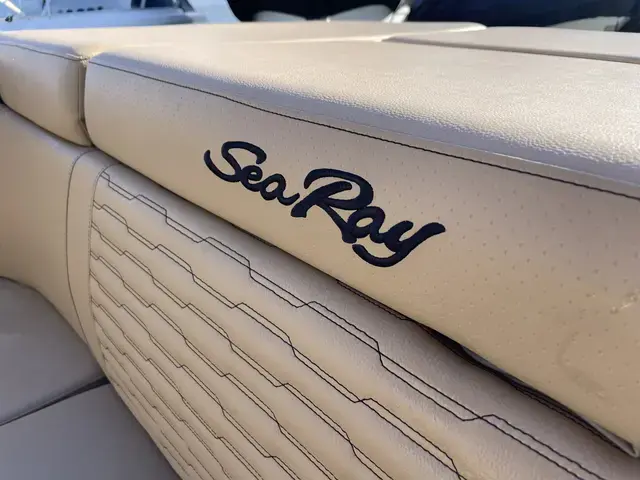 Sea Ray 230 SPXE