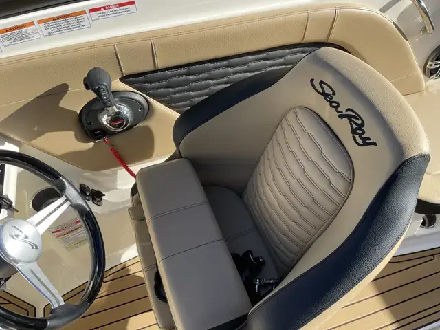 Sea Ray 230 SPXE