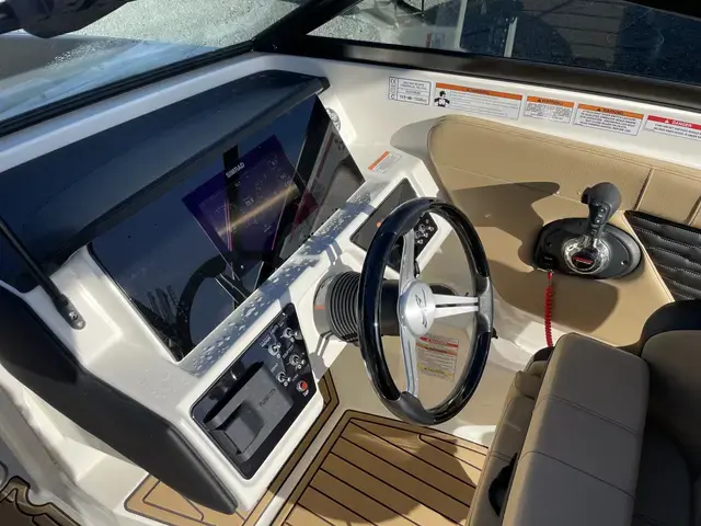 Sea Ray 230 SPXE