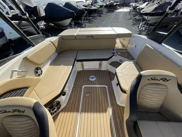 Sea Ray 230 SPXE