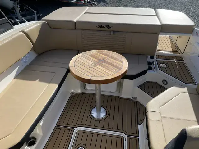 Sea Ray 230 SPXE