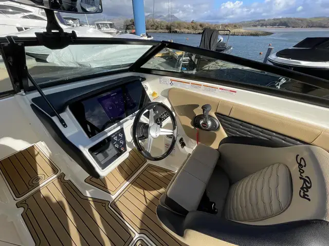 Sea Ray 230 SPXE