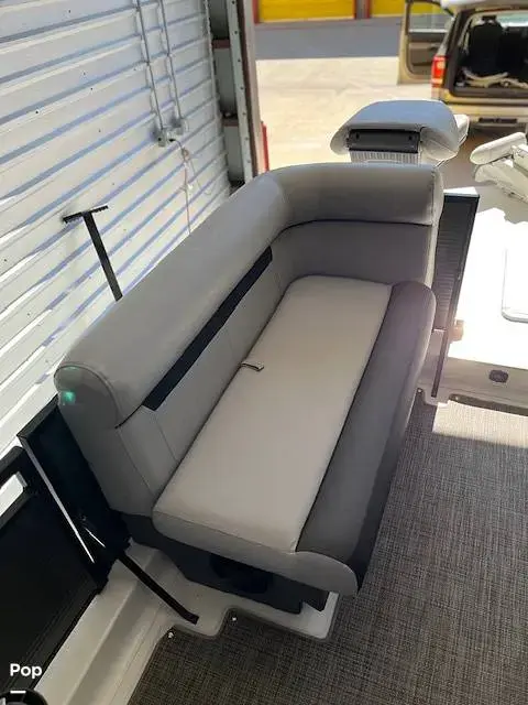 2019 Hurricane fundeck 226f