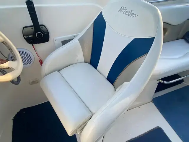 Rinker Captiva 232