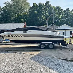 2004 Sea Ray 240 Sundeck