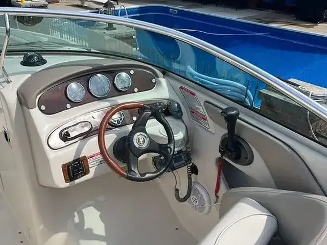 Sea Ray 240 Sundeck