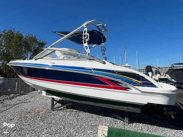 Formula 240 Bowrider