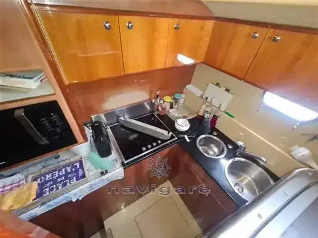 Ferretti Yachts 590