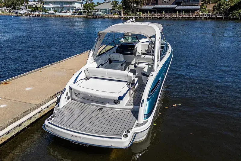 2023 Formula 290 bowrider