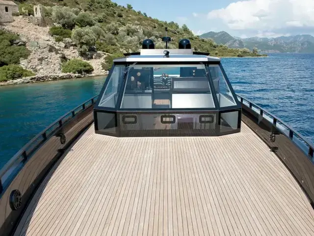 Mazu Yachts 82