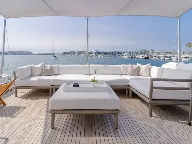 Ferretti Yachts 96