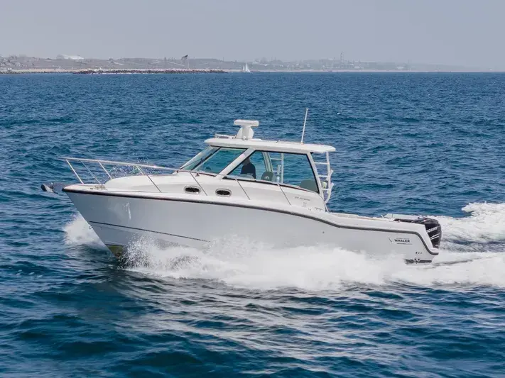 2015 Boston Whaler 315 conquest